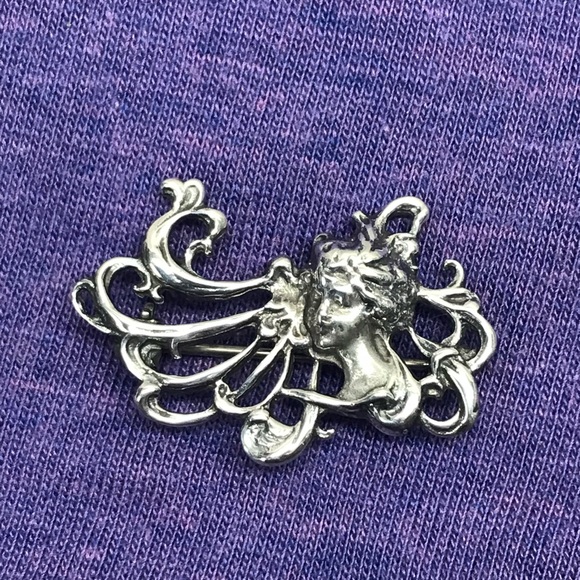 Vintage Sterling Silver Art Nouveau Brooch of Bohemian Lady - Picture 5 of 8